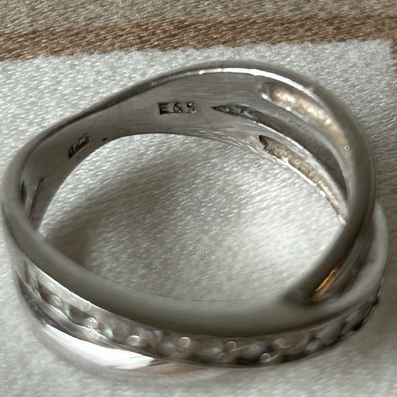 Elegant 925 Silver Pave Crossover Ring - Crisscross Highway Ring - Picture 4 of 4